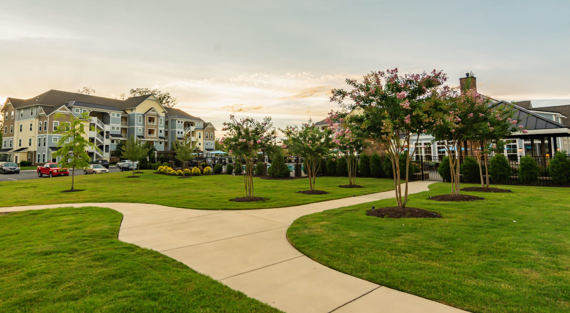 Photos of Glenmoor Oaks Apartments in Moseley, VA